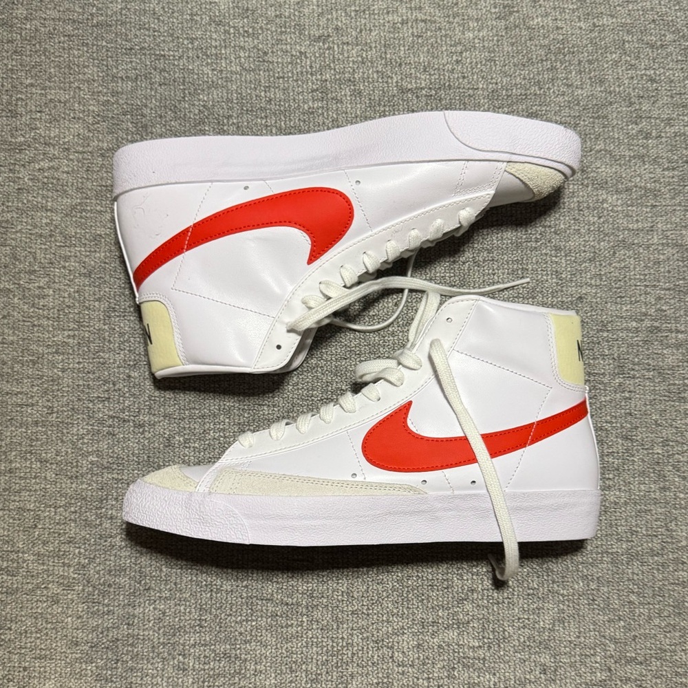 ORANGE NIKE BLAZER